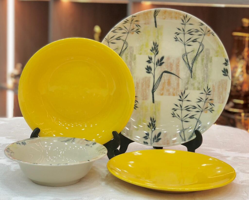 طقم عشاء كوتاهيا بورسيلين تركي 24 قطعه