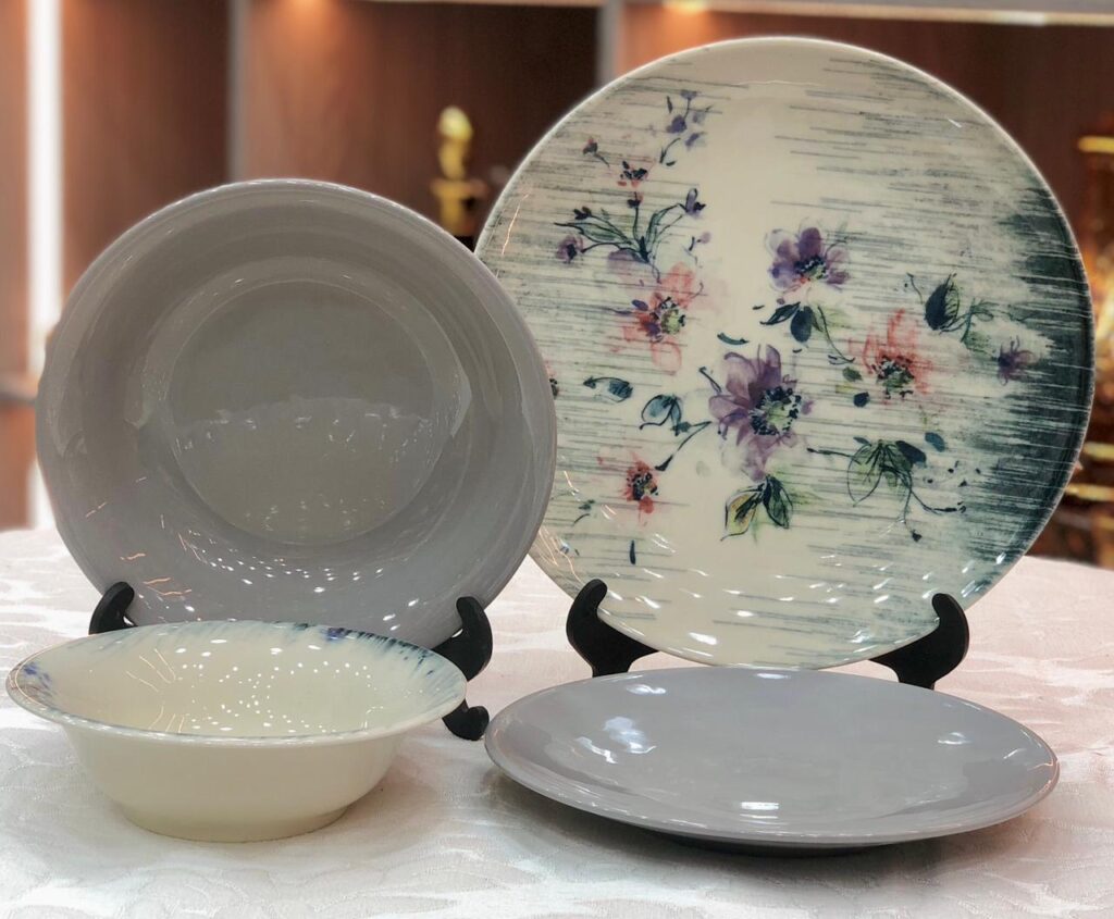 طقم عشاء كوتاهيا بورسلين 24 قطعه