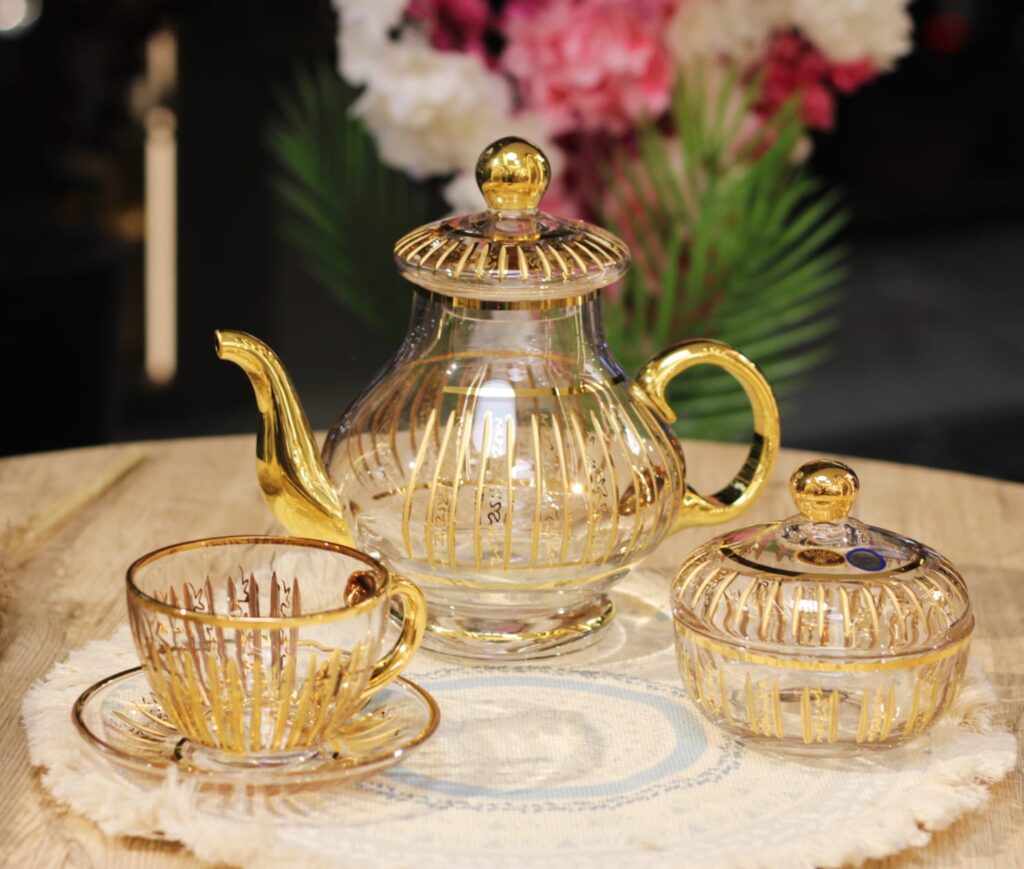 طقم شاي شرايط دهب 17 قطع