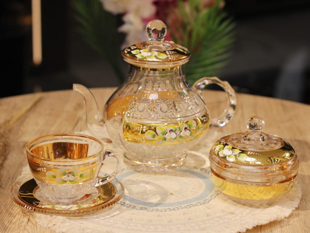 طقم شاي حفر ورد بارز 17 قطعه